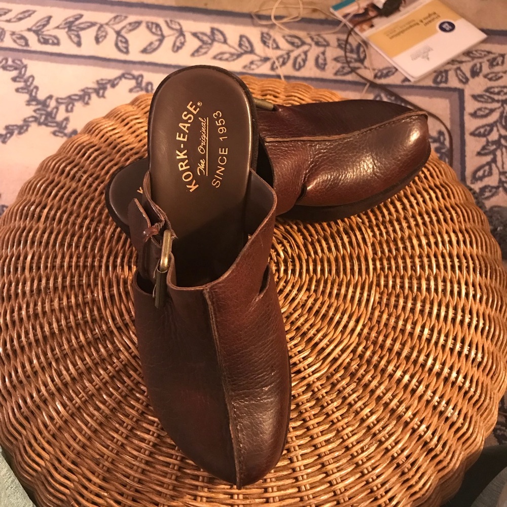 Ladies leather clogs